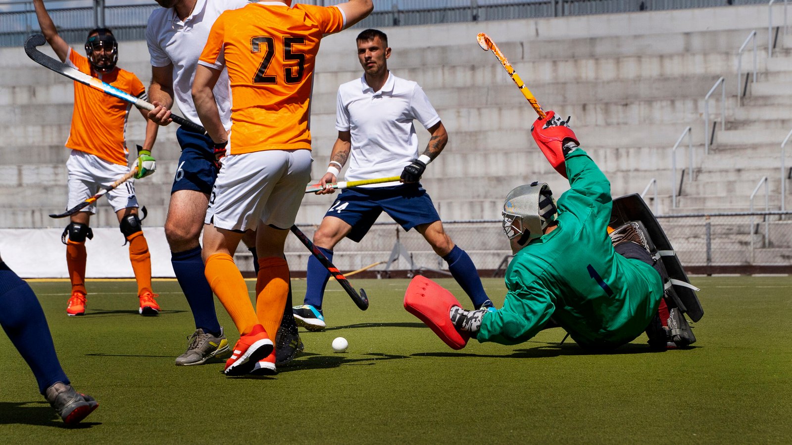 field-hockey-players-tournament-game